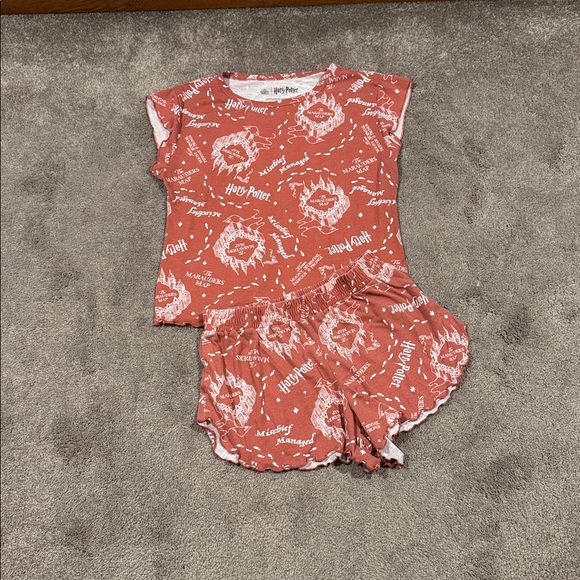 Harry Potter Clay Brick Red Pajama Set SIZE S - Picture 1 of 8